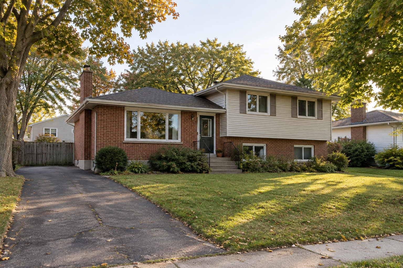 Maintained detached home in an established residential neighbourhood